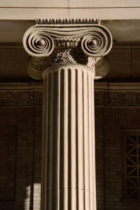 Columns that we see in today's architecture were originated by the ancient Greeks. The three columns are the Doric, Ionic and Corinthian orders. All of the orders have a capital, or top, and a shaft. Although the Doric column does not have a base, or footing, the Ionic and Corinthian ones do. Corinthian Order, Ancient Roman Art, Doric Column, Greek Columns, Grece Antique, Roman Columns, Ancient Greek Art, Ancient Greek Architecture, Roman Sculpture