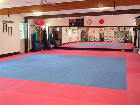 Brisbane Dojo Australia Shotokan Jiu Jitsu, Karate Dojo Design, Dojang Design, Dojo Decor, Martial Arts Dojo, Dojo Design, Dojo Ideas, Gym Designs, Martial Arts Gym