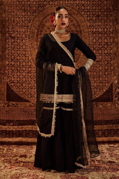 Black Garara, Sharara Black, Black Gharara, Black Sharara Suit, Lace Kurta, Black Sharara, Gharara Designs, Black Dupatta, Kurta And Sharara