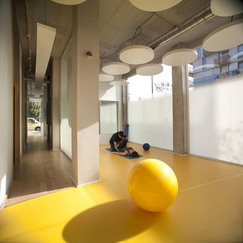 Gallery of Active Therapy Center R3 / Gabriel Gomera Studio - 1 Rehabilitation Centre Architecture, Rehabilitation Center Architecture, Therapy Center, Nook's Cranny, Sports Therapy, Sensory Rooms, Gym Interior, Rehabilitation Center, Gym Room