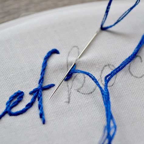 How to embroider letters by hand with style Diy Hand Embroidery Letters, Letters Embroidery Patterns Alphabet, Embroider Letters By Hand, Embroidering Letters, Embroidery Fonts Free, Embroider Letters, How To Embroider Letters, Hand Embroidery Letters, Broderie Simple