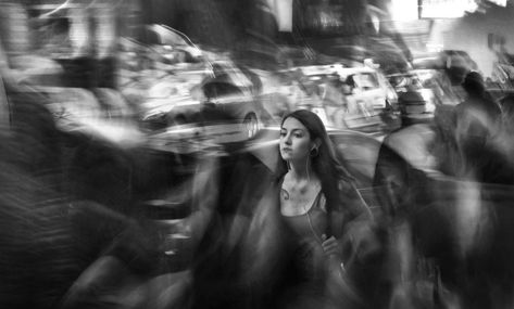 Long-Exposure Street Photos of People in the Flow of the City Long Exposure Portrait, Movement Photography, Long Exposure Photos, The Sound Of Silence, Sound Of Silence, Wonder Art, Action Photography, Long Exposure Photography, Street Portrait