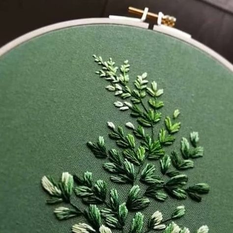 Embroidery On Dark Green Fabric, Embroidery On Green Fabric, Nature Embroidery Designs, Embroidery Green, Green Embroidery, Sewing Embroidery, August 27, Sewing Embroidery Designs, Hand Embroidery Patterns