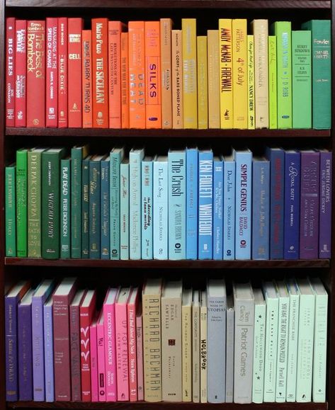 Rainbow colour bookshelves. 10 Ways to Style & Organise Your Bookshelves - Chloe Dominik Dream Library, Organisation, Books By Color, Bookshelf Inspiration, Real Estate Staging, Bookshelf Organization, Rainbow Order, The Home Edit, Book Organization