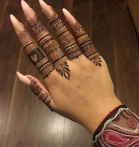 Henna Styles, Finger Mehendi Designs, Henna Tattoo Design, Back Hand Mehndi, Finger Henna Designs, Henna Tattoo Designs Hand, Simple Mehndi Designs Fingers, Finger Henna, Design Henna