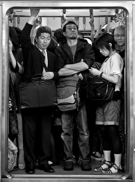 Shinjuku's rush hour (Tokyo, Japan) http://buff.ly/1Nx908X?utm_content=buffer82a0b&utm_medium=social&utm_source=pinterest.com&utm_campaign=buffer Yamanote Line, Lex Talionis, Crowded Room, Shinjuku Tokyo, Japan Culture, Human Poses Reference, Rush Hour, Japan Design, Foto Vintage