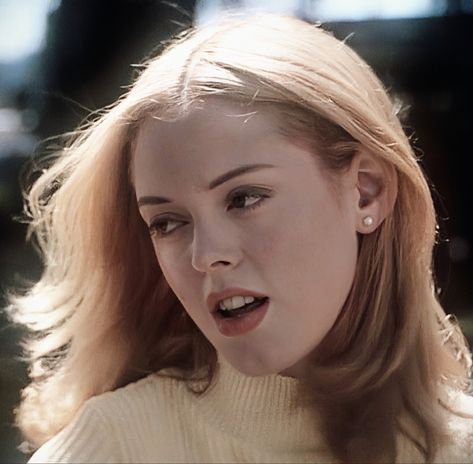 Tatum Riley, Scream Actors, Scream Characters, Scream 1, Scream Cast, Fair Skin Makeup, Scream 3, Scream Franchise, Rose Mcgowan