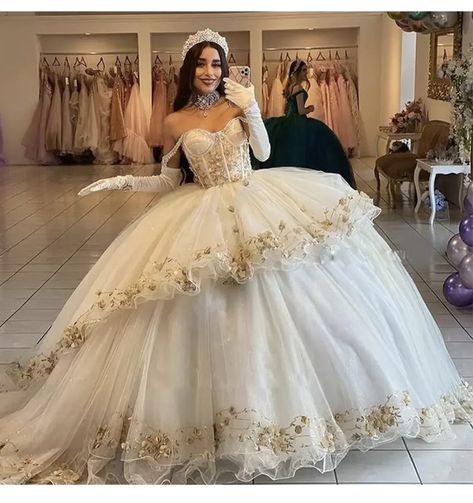 15 Dresses Quinceanera White, White Quince Dress, Lace Quinceanera Dresses, White Quince Dresses, Champagne Quinceanera Dresses, Girls Evening Dresses, White Quince, Quinceanera Themes Dresses, Quinceanera Dresses Gold