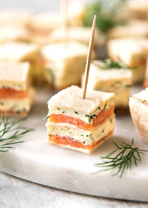 Smoked Salmon Appetizer, Salmon Appetizer, Bread Ideas, Fest Mad, Smoked Salmon Recipes, Small Appetizers, Recipetin Eats, Appetizer Bites, Läcker Mat