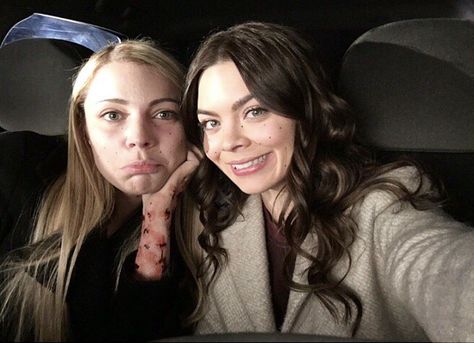 A behind the scenes selfie of Scarlett Byrne and Teressa Liane on the set of The Vampire Diaries. Teressa has special effects makeup on her arm to look like scabs and is pouting while Scarlett is next to her, smiling. Tvdu Cast Pics Rare, Rare Tvd Photos, Rare Tvd Cast Pictures, Tvd Cast Rares, Tvd Rare Photos, Tvdu Cast Pics, Tvd Cast Funny Photos, Mary Louise Tvd, Tvd Cast Pictures