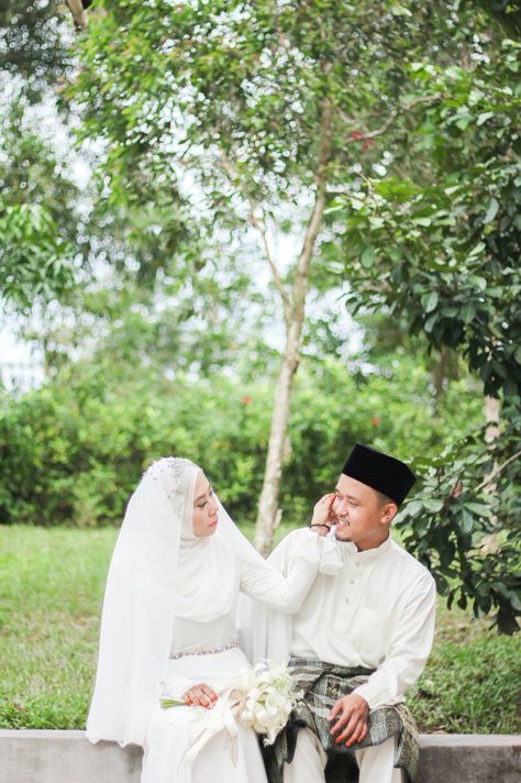 Double V Studio • Malay Wedding • Malaysia Wedding Photos, Wedding Malaysia, Malaysian Wedding, Foto Wedding, Wedding Post, Hijab Wedding, Malay Wedding, Sanding, Wedding Photo