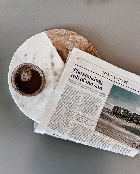Articles Aesthetic, Journalism Aesthetic, Newspaper Photography, Photoshoot Accessories, Business Vibes, Photography References, Oil Pastel Drawings Easy, News Photography, Lifestyle Photoshoot