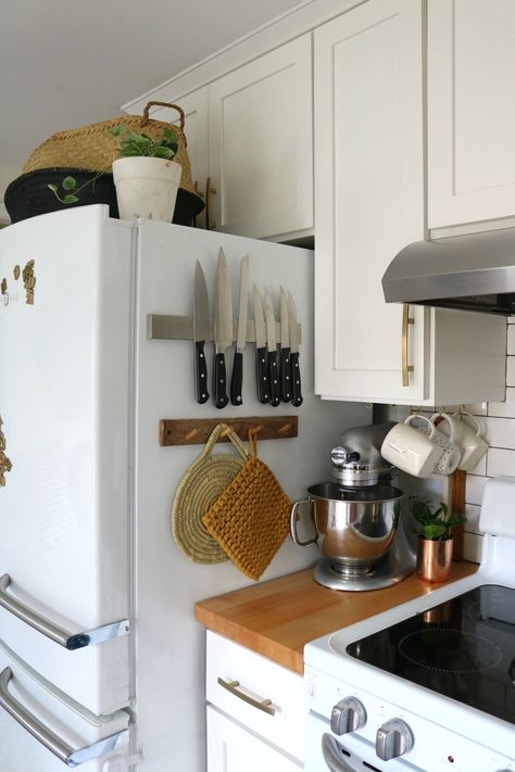 Must Have Small Kitchen Appliances for Healthy Eating Where To Place Kitchen Items, How To Style A Small Kitchen, Apt Kitchen Ideas Small, Small Apartment Decorating Storage, One Bedroom Apartment Storage, Beside The Fridge Storage, Small Galley Kitchen Organization, Where To Place Appliances In Kitchen, Kitchen Decor Small Space