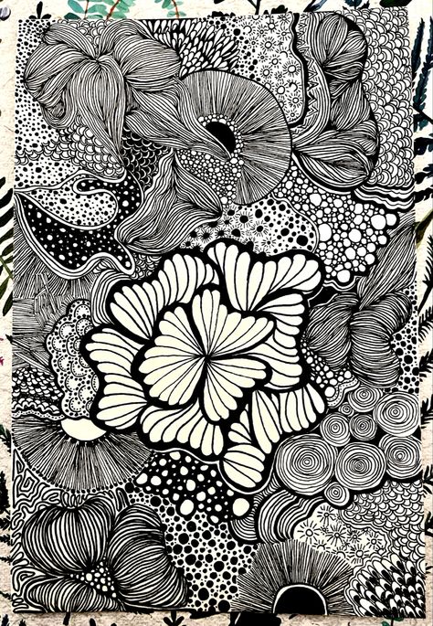 Using different sizes of LePen black pens, there are various abstract shapes to create a page of doodles Detailed Line Drawing, Large Doodle Art, Line Work Sketch, Fine Line Pen Art Drawings, Fineliner Abstract Art, Pen Pattern Art, Biomorphic Art Drawing, Cool Line Drawings Doodles, Pen Patterns Doodles