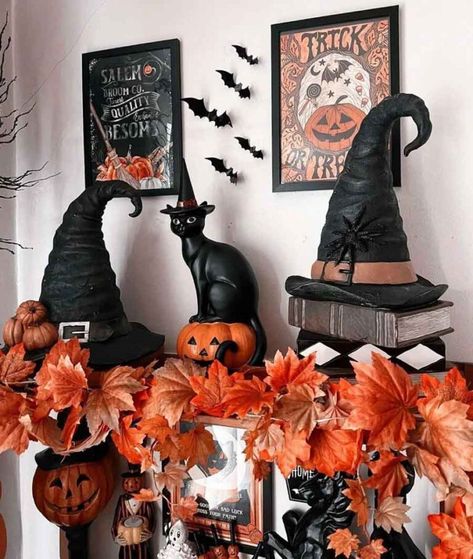 Halloween Decoration Ideas For Your Haunted Home - The Mood Guide Witches Decor, Hocus Pocus Halloween Decor, Halloween Color Palette, Martha Stewart Halloween, Cute Halloween Decorations, Halloween Decoration Ideas, Halloween 2024, Love Decorations, Spooky Trees