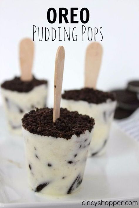 Easy Desserts for Teens to Make at Home - Easy Oreo Pudding Pops - Cool Dessert Recipes That Are Simple and Quick Enough For Teens, Teenagers and Older Kids - Best Dorm Snacks and Ideas - Microwave, No Bake, 3 Ingredient, Chocolate, Mug Cakes and More #desserts #teenrecipes #recipes #dessertrecipes #easyrecipes Pudding Pops Recipe, Dorm Snacks, Pudding Pops, Oreo Pudding, Pudding Pop, Oreo Recipes, Cold Treats, Läcker Mat, Summer Snacks