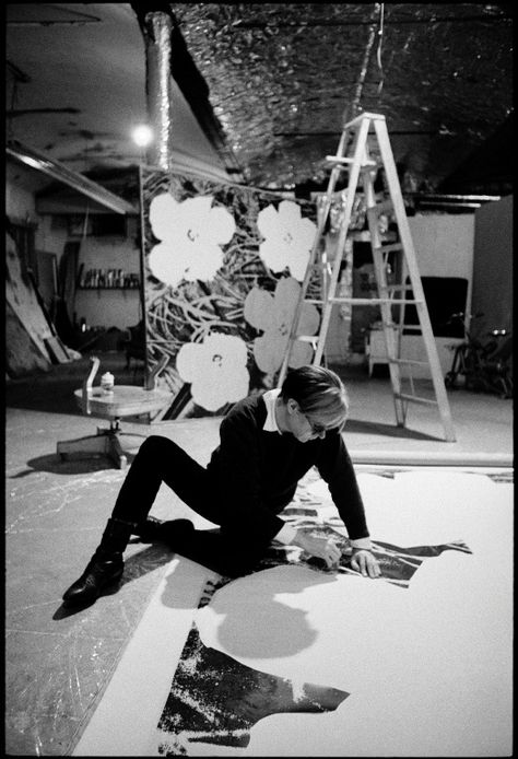 Andy Warhol working on a 'Flower' painting at The Factory, New York, March 1965 Fimo, Jm Basquiat, Warhol Factory, New York March, James Rosenquist, Andy Warhol Museum, Andy Warhol Pop Art, Andy Warhol Art, Warhol Art