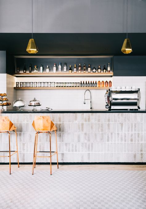 BOOK NOW ON THE VENUE REPORT: This New York hotel should be on your bucket list! Bar Restaurant Design, Minimalist Dekor, Café Design, Architecture Restaurant, Basement Bar Designs, Design Café, 카페 인테리어 디자인, Hotel Interior Design, Bar Interior