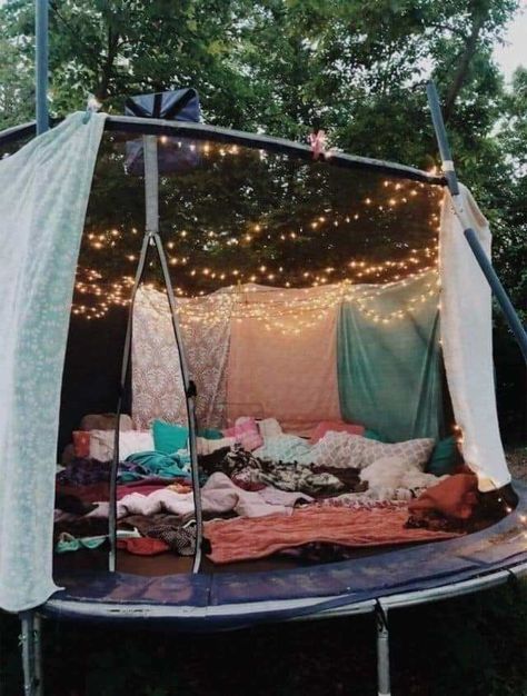 Parents are transforming their old trampolines into comfy summer dens – and they look amazing Pidżama Party, Old Trampoline, Sleepover Room, Fun Sleepover Ideas, Summer Fun List, Summer Goals, Summer Plans, Outdoor Tent, Trampolines