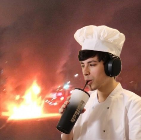 Georgenotfound Profile Picture, Georgenotfound Funny Pictures, Cooking Reaction Pic, Quackity Pfp Funny, Georgenotfound Cooking Stream, Funny Cooking Pictures, Memes Profile Icon, Reaction Pfp, Teams Profile Picture