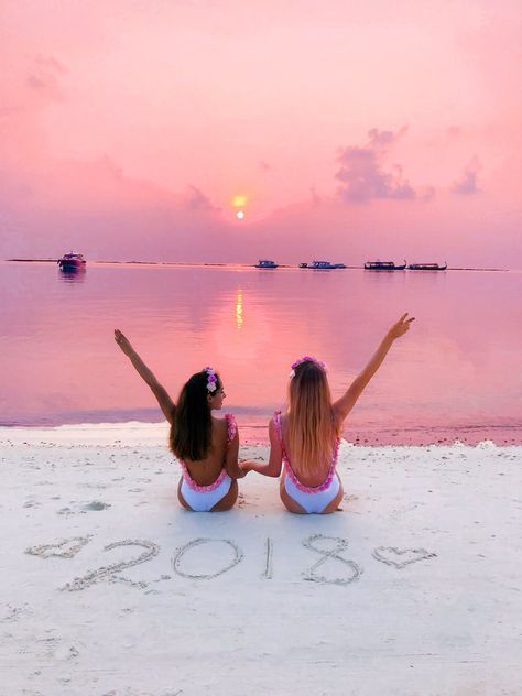 2018 Instagram, Cute Beach Pictures, Photos Bff, Beach Instagram Pictures, Summer Picture Poses, Beach Pictures Friends, Shotting Photo, Best Friend Photography, Beach Friends