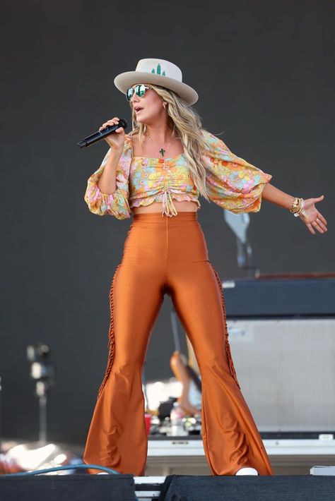 Lainey Wilson Outfits Yellowstone, Lainey Wilson Bell Bottoms, Lainey Wilson Outfit Ideas, Orange Cowgirl Outfit, Lainey Wilson Costume, Hillbilly Hippie Style, 70s Cowgirl Outfit, Laney Wilson Concert Outfit, Bottom Heavy Outfits