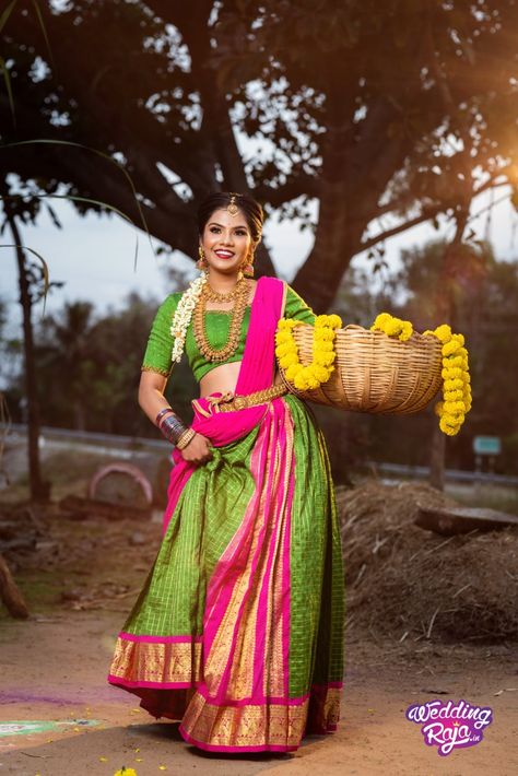 Traditional looks Sankranthi Photoshoot Ideas For Women, Pongal Shoot Ideas, Pongal Saree Poses, Ugadi Photoshoot For Women, Pongal Photoshoot Ideas For Women, Sankranti Photoshoot For Women, Sankranthi Photoshoot Ideas, Pongal Photoshoot, Pongal Photos