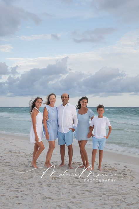 30A family beach portraits what to wear Family Pictures At The Beach Outfits, Family Holiday Beach Photos, Family Beach Pic Outfit Ideas, Family Of Five Beach Pictures, Beach Picture Family Outfits, Beach Outfit Pictures Family Portraits, Family Photo Ideas Beach, Beach Family Portraits Outfits, Beach Family Photos Adults