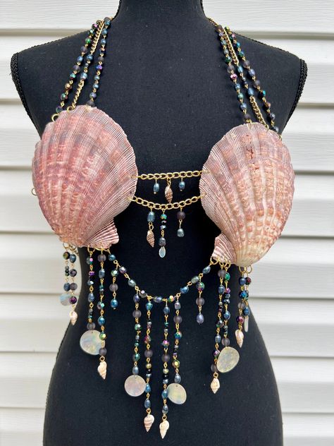 Handmade real shell costume top, best fits bust sizes A-C, not water safe, can add chain to fit band size Diy Mermaid Top For Women, Pearl Rave Outfit, Diy Mermaid Bra Top, Mermaid Top Aesthetic, Mermaid Halloween Costume For Women, Diy Mermaid Top, Dark Siren Costume, Mermaid Aesthetic Outfit, Shell Outfit