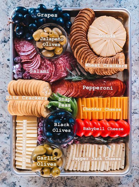 Cheese And Meat Platter Easy, Charcuterie Board Picky Eater, Easy Charcuterie Boards Ideas, Charcuterie Board Foods, Meet And Cheese Charcuterie Board, Cheese Cracker Charcuterie Board, Easy Cheese Tray, Simple Meat And Cheese Charcuterie Board, Thanksgiving Meat And Cheese Tray