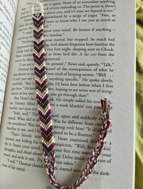 Bracelet For Beginners, Embroidery Thread Bracelets, Pattern Friendship Bracelet, Friendship Bracelet Tutorial, Brazilian Bracelet, String Friendship Bracelets, Crochet Bracelets, Chevron Friendship Bracelets, String Bracelet Patterns