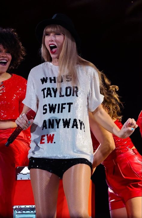 Eras Tour Red, Taylor Swift Fotos, Red Era, Miss Americana, Loving Him Was Red, Taylor Swift Tour Outfits, Swift Tour, Blonde Cat, Estilo Taylor Swift