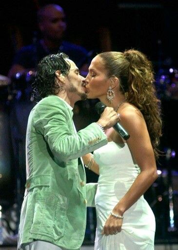 Marc Anthony & Jennifer Lopez Funny Photos, Cheerleading, Jennifer Lopez, Los Angeles, Jennifer Lopez Marc Anthony, Jenifer Lopez, Hilarious Photos, Marc Anthony, Sports Teams