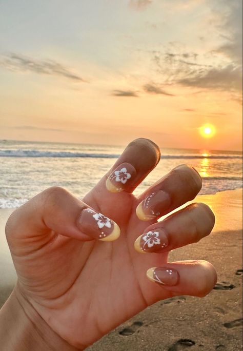 Gel Nail Designs For Back To School, Short Vacay Nails, Super Short Nail Ideas, Beach Nails Short, Nails For Mexico Vacation, Back To School Nails Short, Beach Nail Ideas, Hawaiian Nails, Summer Vacation Nails