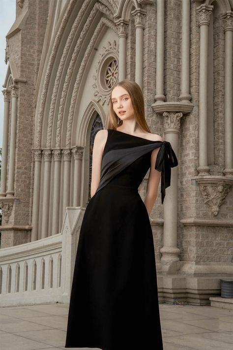 Black Dress Elegant, Fabric Drape, Mean Blvd, Simple Gowns, Bedrooms Ideas, Elegant Beauty, Velvet Midi Dress, Elegant Dresses Classy, Festa Party