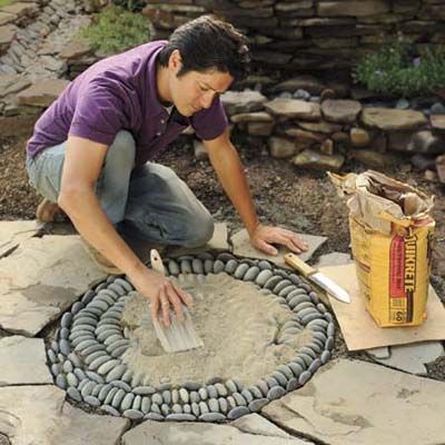 How to Make a Pebble Mosaic--This is a really clear tutorial. Garden Paths, Pebble Mosaic, Have Inspiration, Garden Pathway, Mosaic Garden, Garden Crafts, Outdoor Projects, Rock Garden, Dream Garden