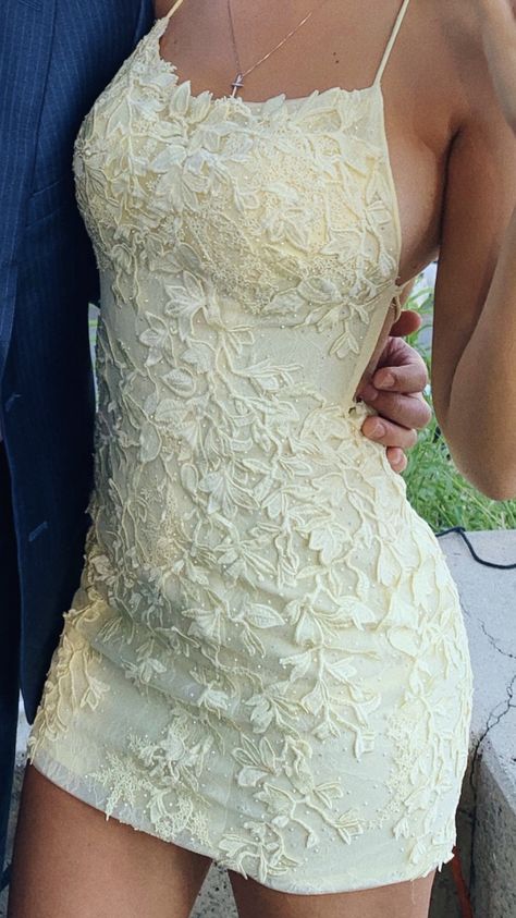 Short White Dress Homecoming, Yellow Short Dress Prom, Cute Yellow Homecoming Dresses, Hoco Dresses Light Yellow, Pastel Yellow Homecoming Dress, Light Hoco Dress, Short Formal Dresses Yellow, Yellow Dress Homecoming, Yellow Homecoming Dresses Long