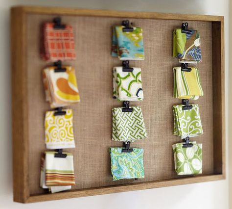 nice idea for displaying samples Patchwork, Croquis, Sewing Rooms, Fabric Swatch Display, Photo Collage Board, Rustic Home Offices, Fabric Display, Collage Board, Dream Craft Room