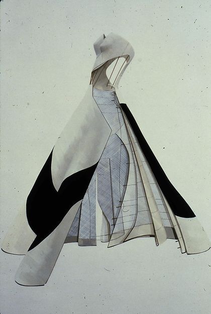 Charles James | "Clover Leaf" | While James' inspiration for this dress was likely the 1860s silhouette supported by a cage crinoline, its construction is far more complex than its precursor made of concentric steel wires connected by linen tapes. This one was built using two separate understructures of boning and stiff interfacings to give it shape and balance. Vintage Vogue, Croquis, Cage Crinoline, Clover Dress, Bill Cunningham, House Of Worth, Charles James, American Fashion Designers, Vintage Couture