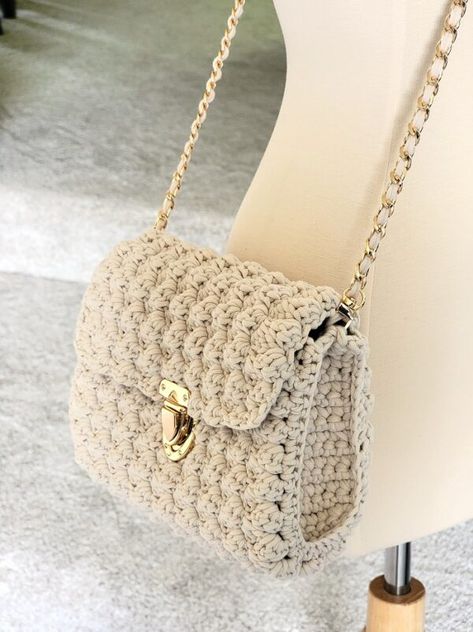 Crochet Designer Bag Pattern, Purse Patterns Crochet, Crochet Purse With Pockets, Crochet Pattern Small Bag, Crochet Small Handbags Free Patterns, Elegant Crochet Bag, Crochet Bag Elegant, Crochet Handbags Patterns Tutorials, Crochet Evening Bag Pattern Free