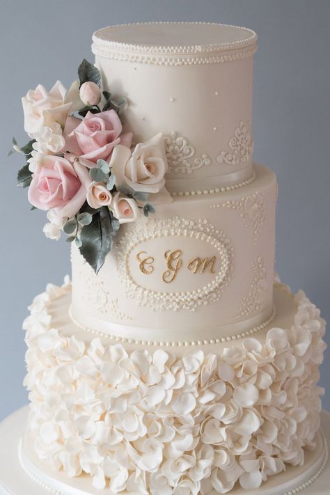 Unusual Wedding Cakes, Unfrosted Cake, Wedding Cake Trends, Epic Wedding, Dream Wedding Cake, Romantic Wedding Cake, Unusual Weddings, Buttercream Wedding Cake, Wedding Cake Table