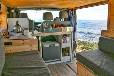 This article is filled with tons of #vanlife tips, tricks, and hacks for building out a conversion van kitchen! From simple and modern, to rustic and bohemian, theres tons of great DIY ideas for cooking! Love the layout of this adventure build! Vanlife Tips, Bil Camping, Van Interiors, Van Kitchen, Travel Vans, Kombi Motorhome, Diy Campervan, Conversion Van, Interior Simple