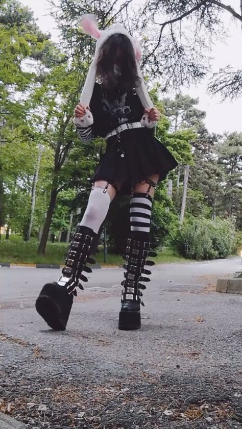 Elegant Emo Outfit, 2021 Alt Fashion, Goth Outfits Female, Emo Femboy Outfits, 2020 Alt Aesthetic, 2020 Alt Fashion, Goth Femboy Outfits, Femboy Outfits Cute, Emo Clothes 2000s