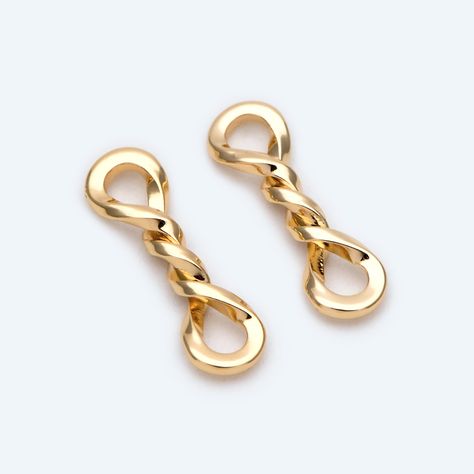 ★ High quality 18K real gold plated brass links, color not easily tarnish, lead nickel free ★ Size: 17x5mm approx. (see Pic 2) Quantity: 10pcs Color: gold Material: gold plated brass ❤ More gold plated brass items here: ❤ https://www.etsy.com/shop/Nbeads?search_query=GB ❤ More metal findings(brass, silver, alloy etc.) here: ❤ https://www.etsy.com/shop/Nbeads?section_id=6656259 Gold Whale, Gucci Men Shoes, Brass Items, Jewelry Design Drawing, Jeweled Earrings, Snake Necklace, Jewelry Clasps, Chain Links, Brass Charms