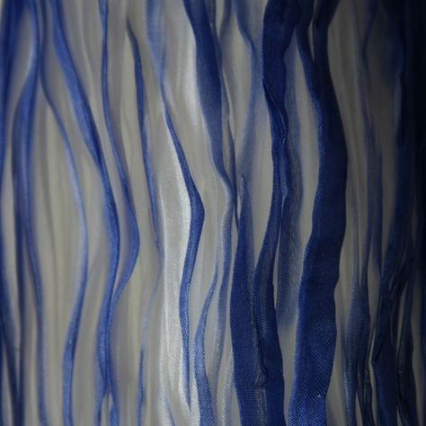 Lately I have had been reading everything I can get my hands on regarding shibori, the japanese art of creating texture and colour on cloth. There are an incredible variety of styles and techniques… Shibori Tutorial, Shibori Textiles, Fabric Dyeing Techniques, Textile Dyeing, Shibori Techniques, Shibori Fabric, Shibori Dye, Shibori Silk, Creating Texture