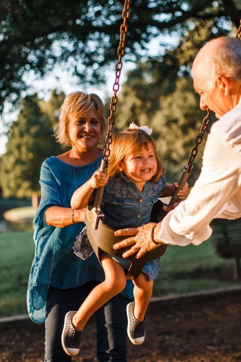 Grandparents Photography, Fall Family Photoshoot, Big Family Photos, Grandparent Photo, Toddler Photoshoot, Family Photoshoot Poses, Grands Parents, Outdoor Family Photos, Family Photo Pose