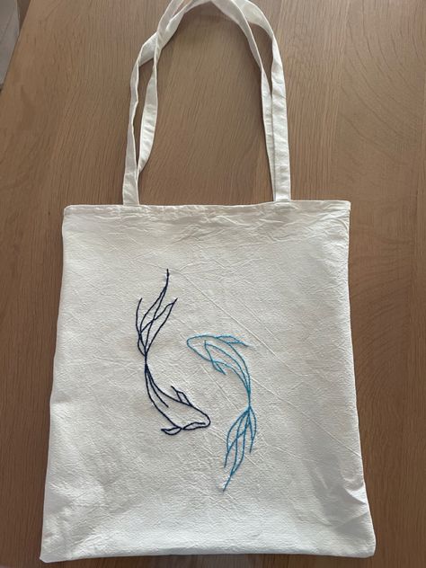 Tote bag hand made, brodery fishs Toad Bag Design, Tote Design Ideas, Tote Bag Embroidery Design, Tote Bag Broderie, Broderie Tote Bag, Tot Bag Design, Tote Bag Design Ideas Aesthetic, Beach Tote Bags Diy, Tote Bag Embroidery Ideas