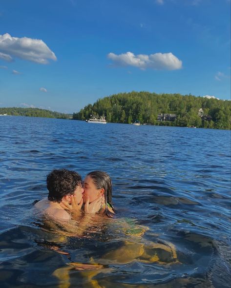 Kayaking Couple Pictures, Cute Couple Pics At The Lake, Lake Days With Boyfriend, Lake Swimming Aesthetic Couple, Couple In Lake Aesthetic, Water Park Date Aesthetic, Couple At The Lake, Paddle Boarding Date, Swimming With Bf