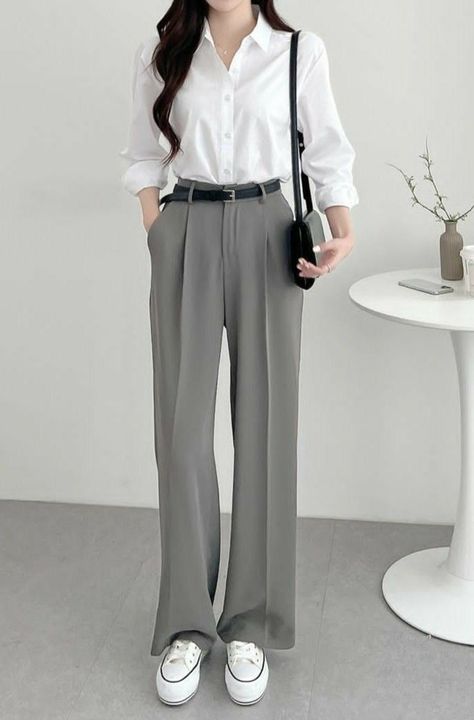 [SponsoredPost] Follow Me On Instagram Luna._Hari #koreanwomenofficeoutfit Trendy Work Outfits For Women, 대학생 스타일, Women Office Outfits, Smart Casual Women Outfits, Stylish Office Wear, Casual Work Outfits Women, Smart Casual Work Outfit, Trendy Work Outfit, Women Tips