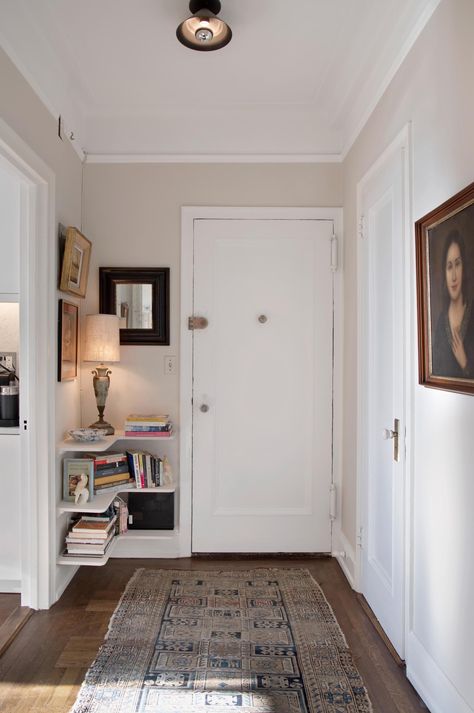 Norway Home Decor, Small Apartment Entryway, Entryway Apartment, Apartment Hallway, Apartment Entry, Apartment Design Ideas, Park Slope Brooklyn, Famous Food, Grand Army
